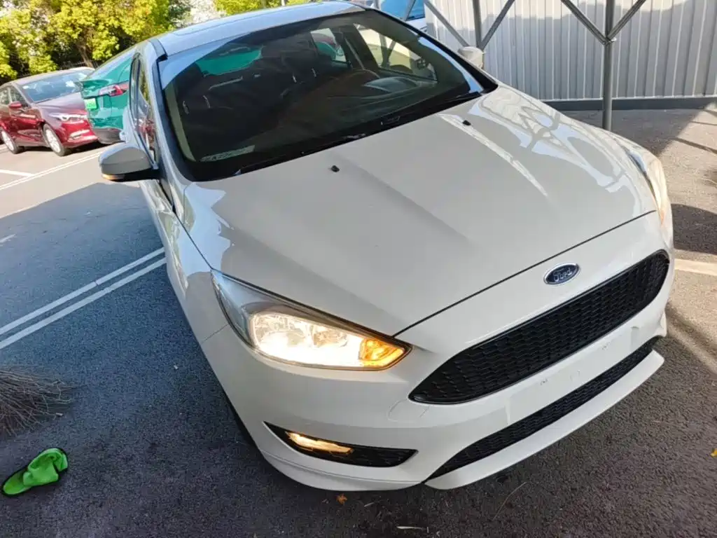 Фото 4 - Ford Focus