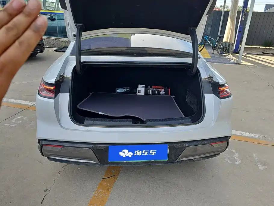 Geely Galaxy Galaxy E8 2025 2025 Model 610km Explorer+ Edition