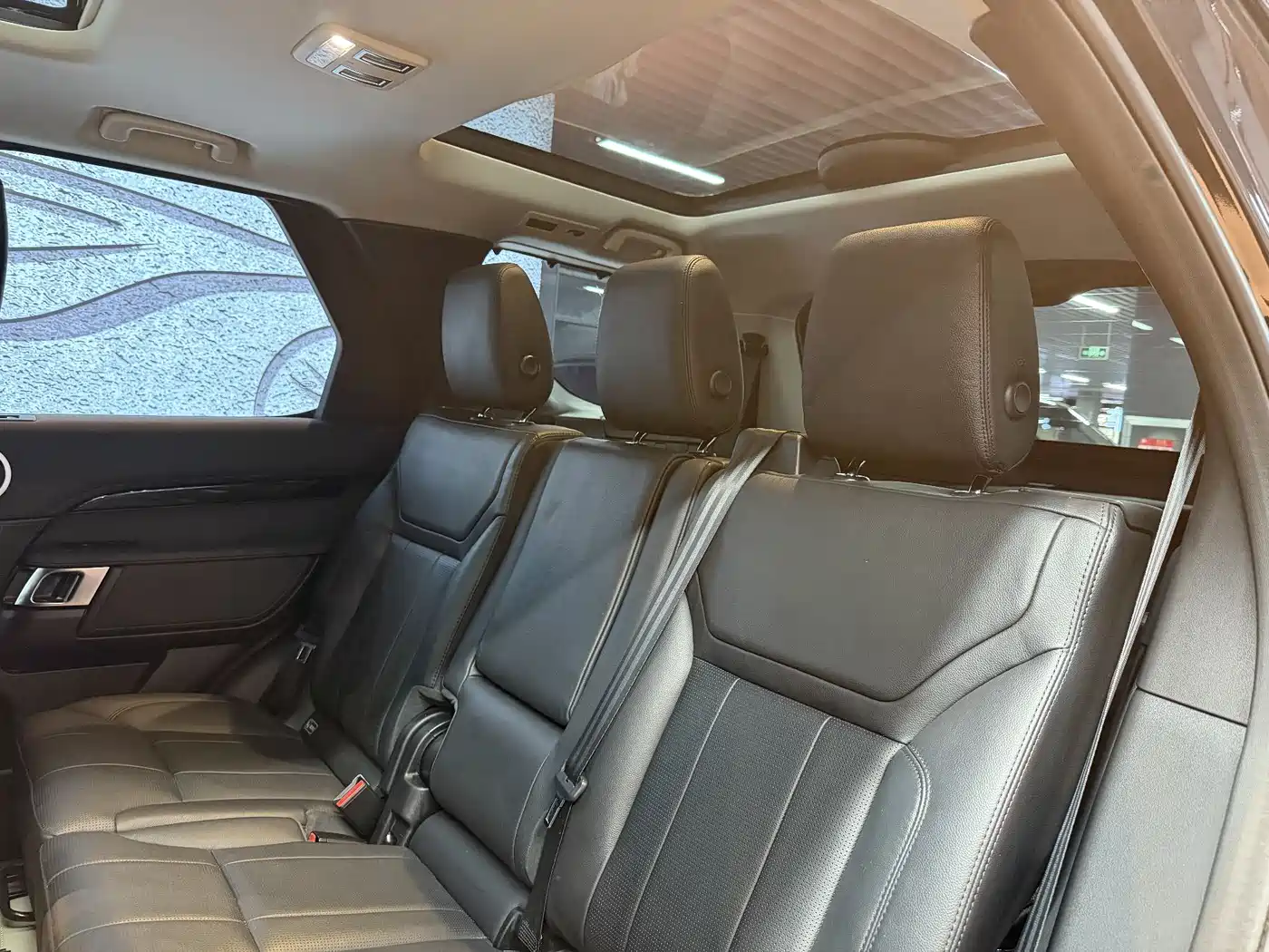 Land Rover Discovery 2019 2.0T SE фото 10