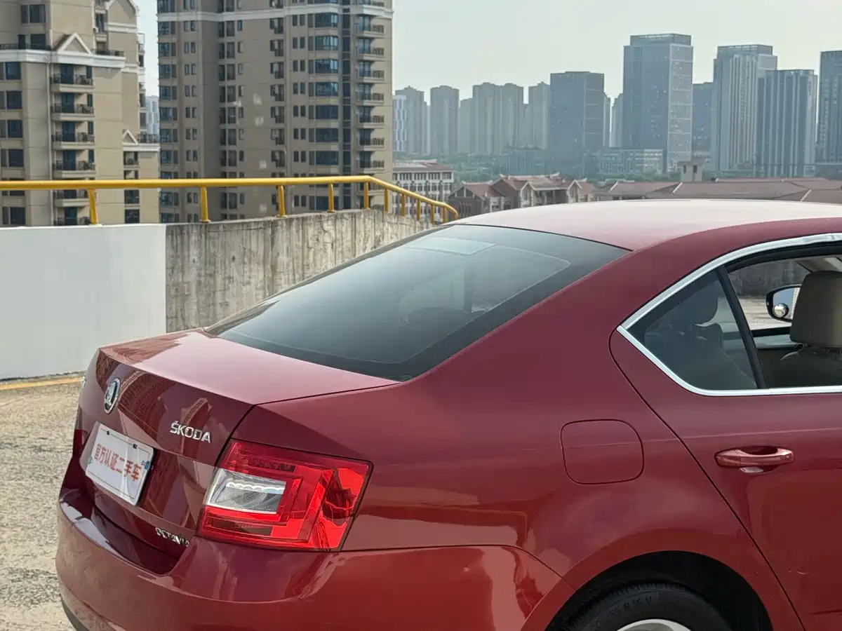 Škoda Octavia 2015 1.6L Automatic逸杰版 фото 5