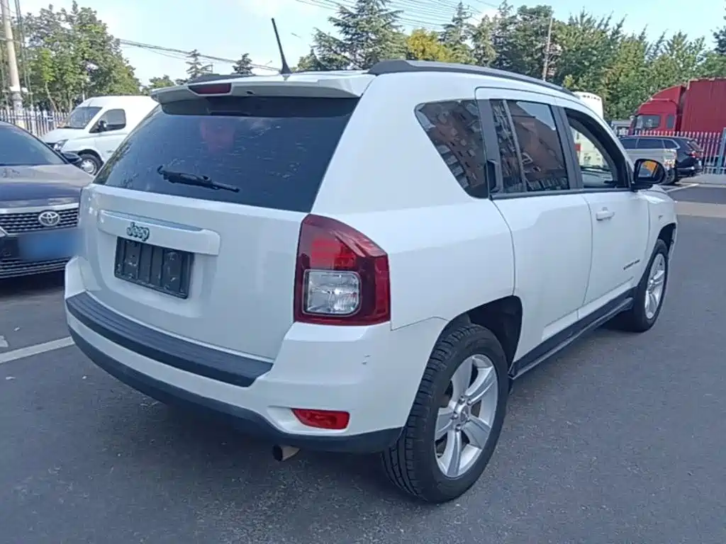 Jeep Compass (Import) 2015 2015 2.0L 2WD Sport