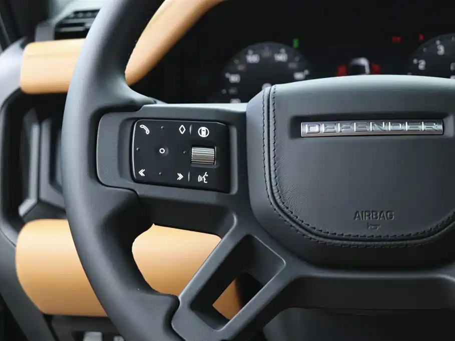 Land Rover Defender 2024 110 3.0T P400 X фото 17