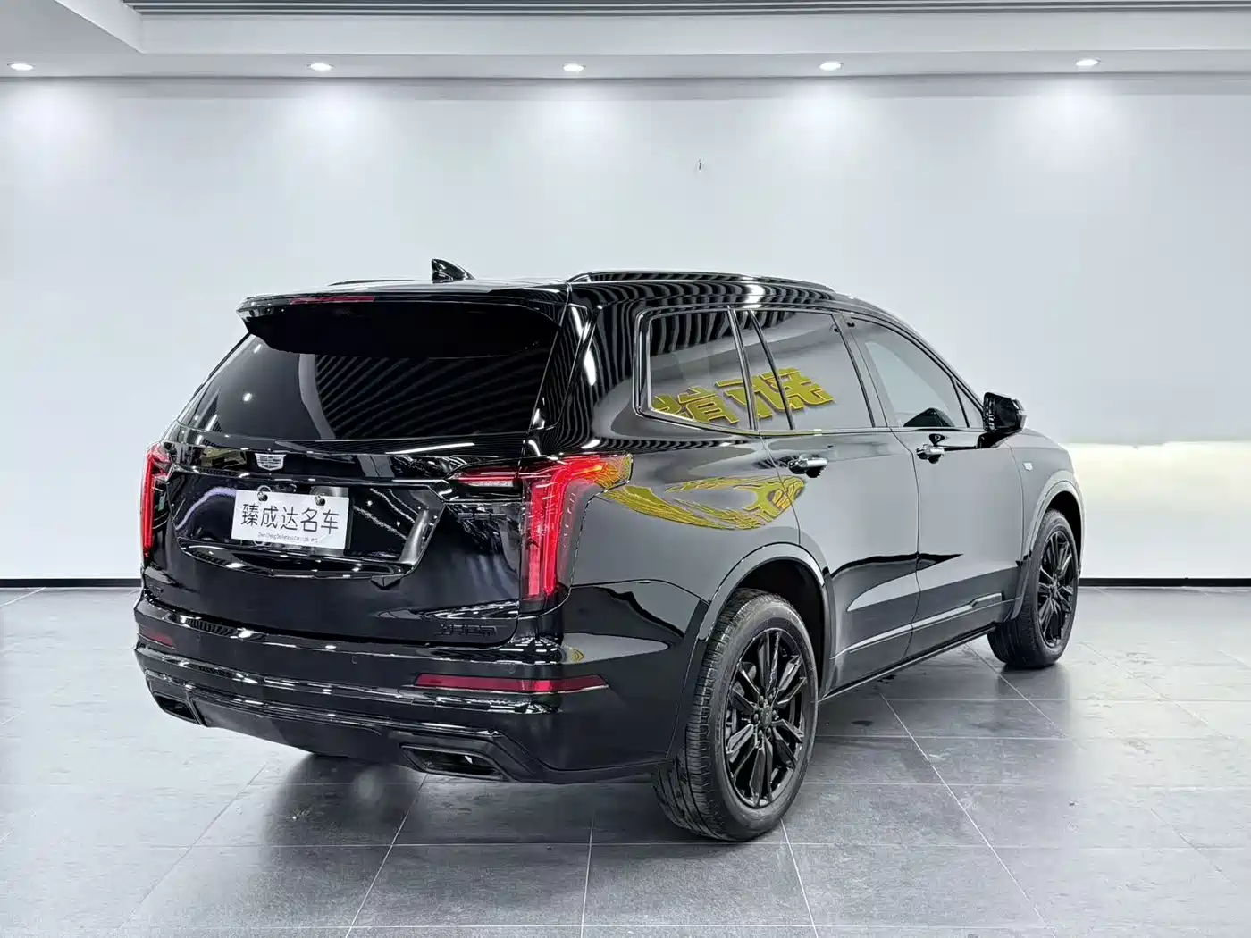 CADILLAC XT6