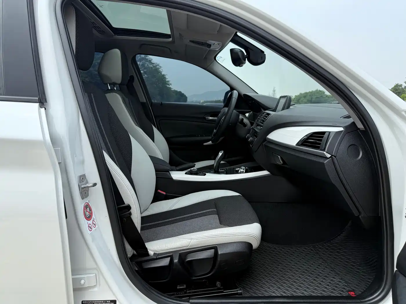 BMW 1 Series (Import) 2015 118i Urban Design Package фото 15