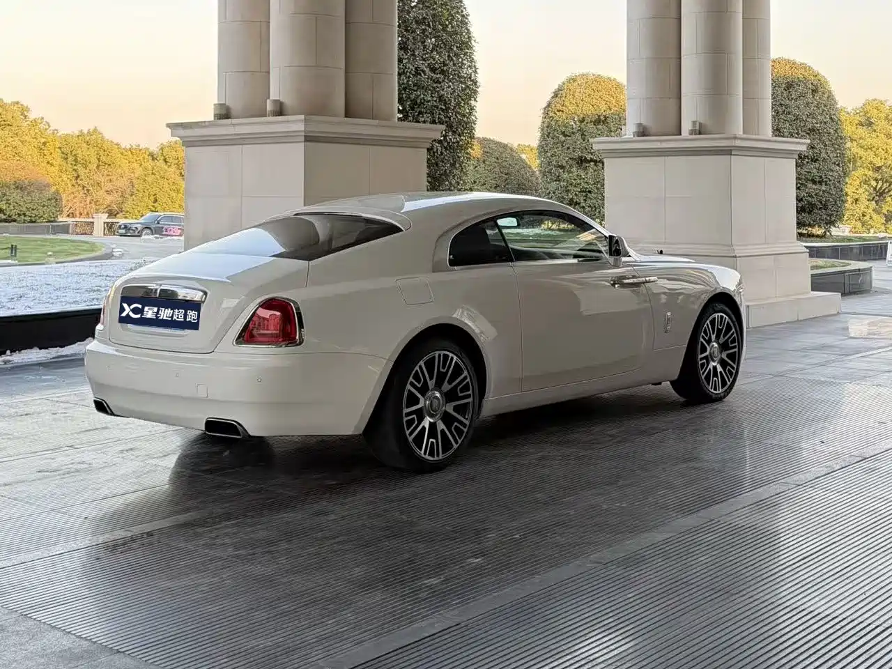 Фото 3 - Rolls-Royce Wraith