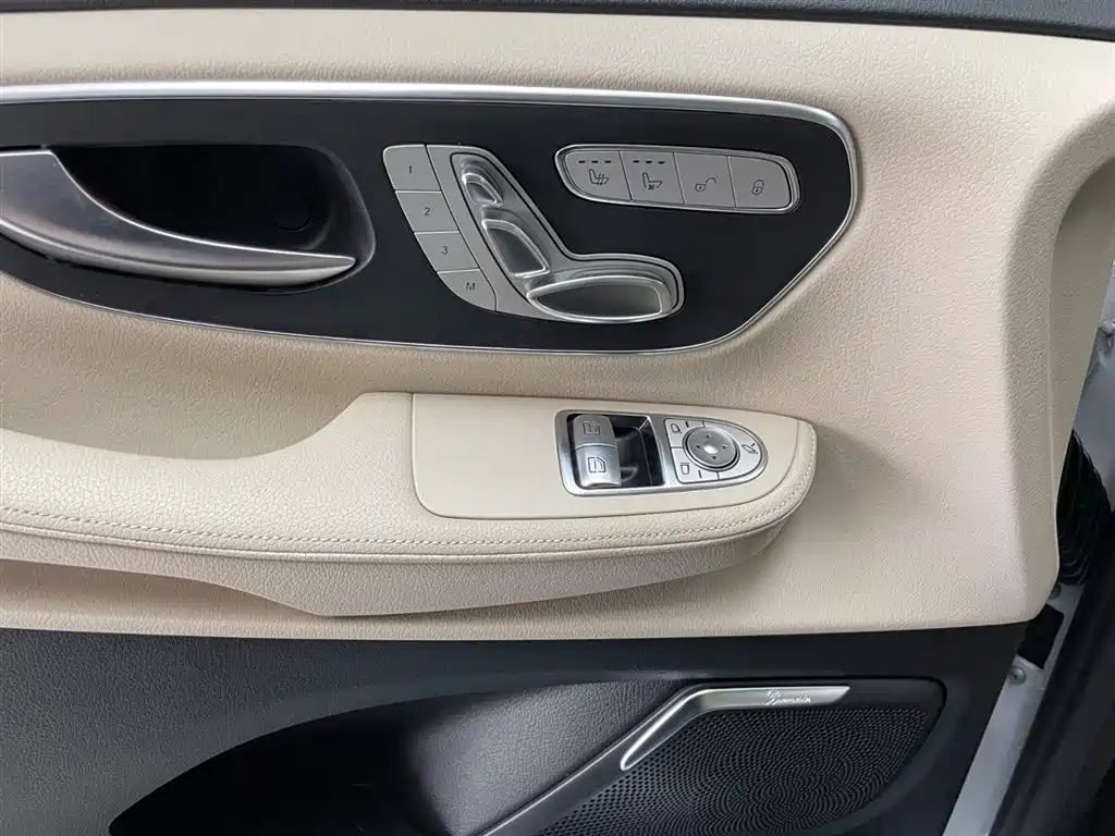 Mercedes-Benz V-Class 2021 V 260 L Long Wheelbase Premium Edition фото 10