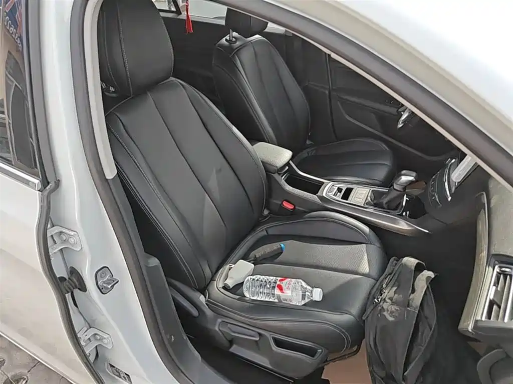 Peugeot 408 2016 1.6T Automatic Luxury Edition фото 25