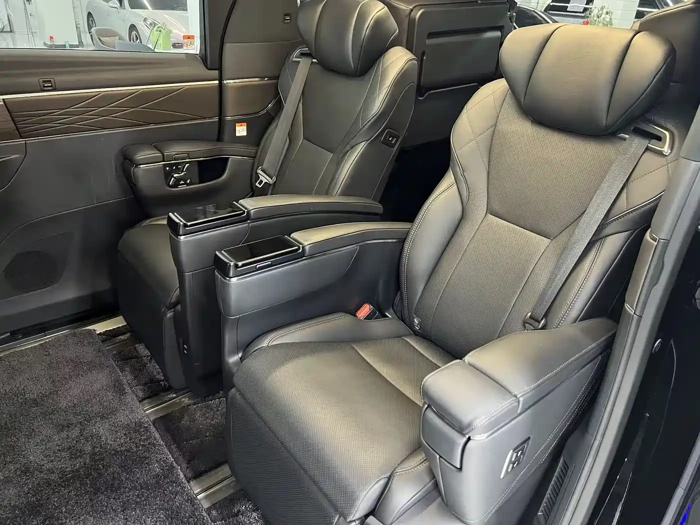 Toyota Alphard 2024 Hybrid 2.5L Prestige Edition фото 3