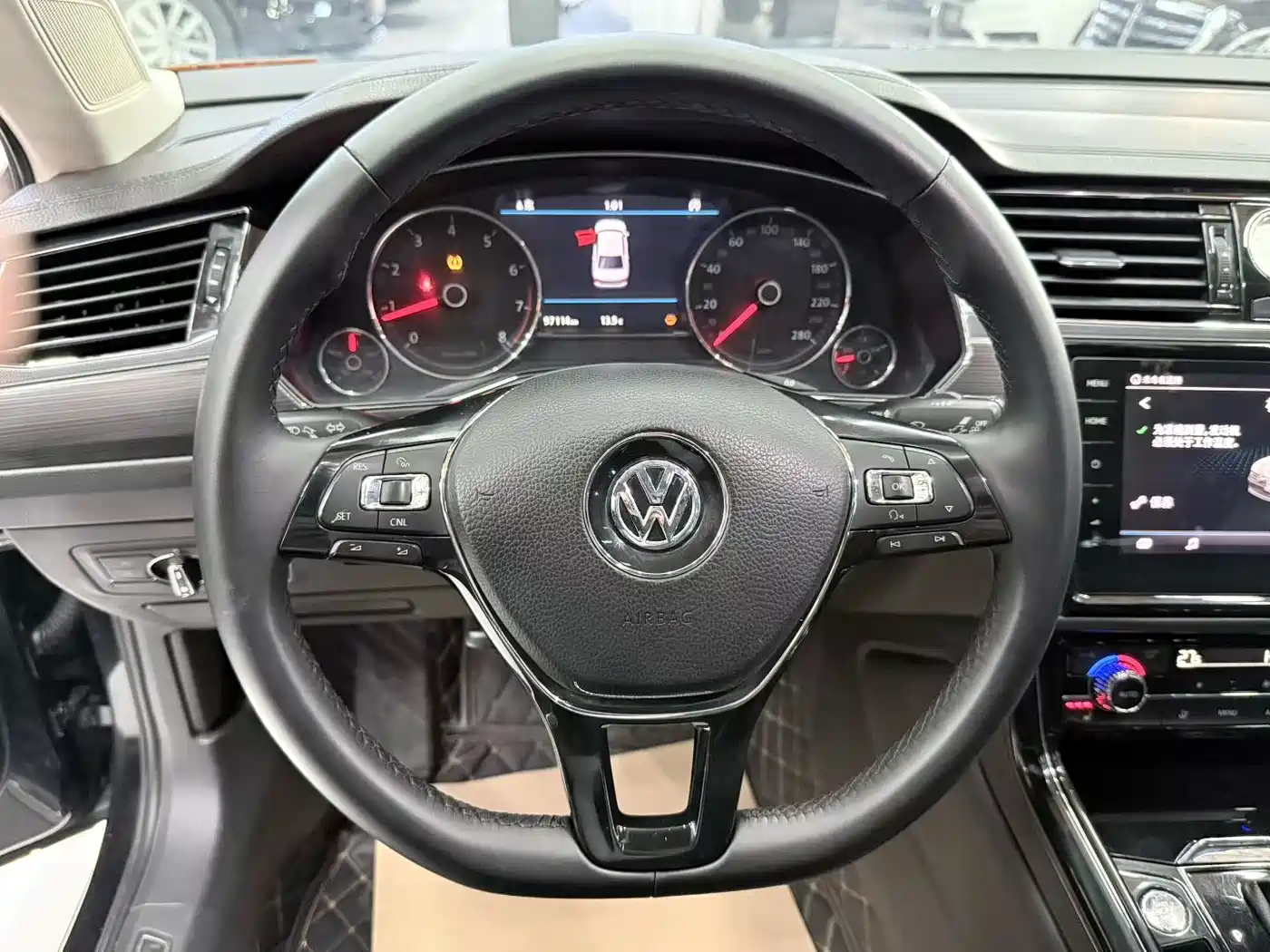 Volkswagen Phideon 2018 Facelift 380TSI FWD Business фото 5
