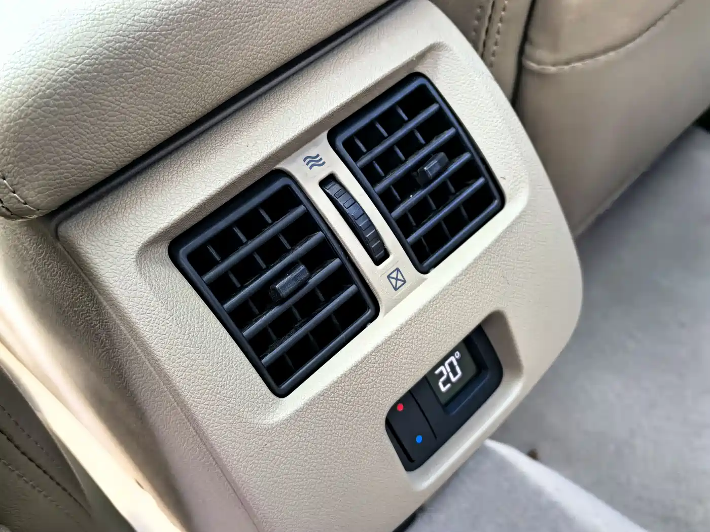 Renault Latitude 2011 2.5L Automatic Flagship Navigation Edition фото 19
