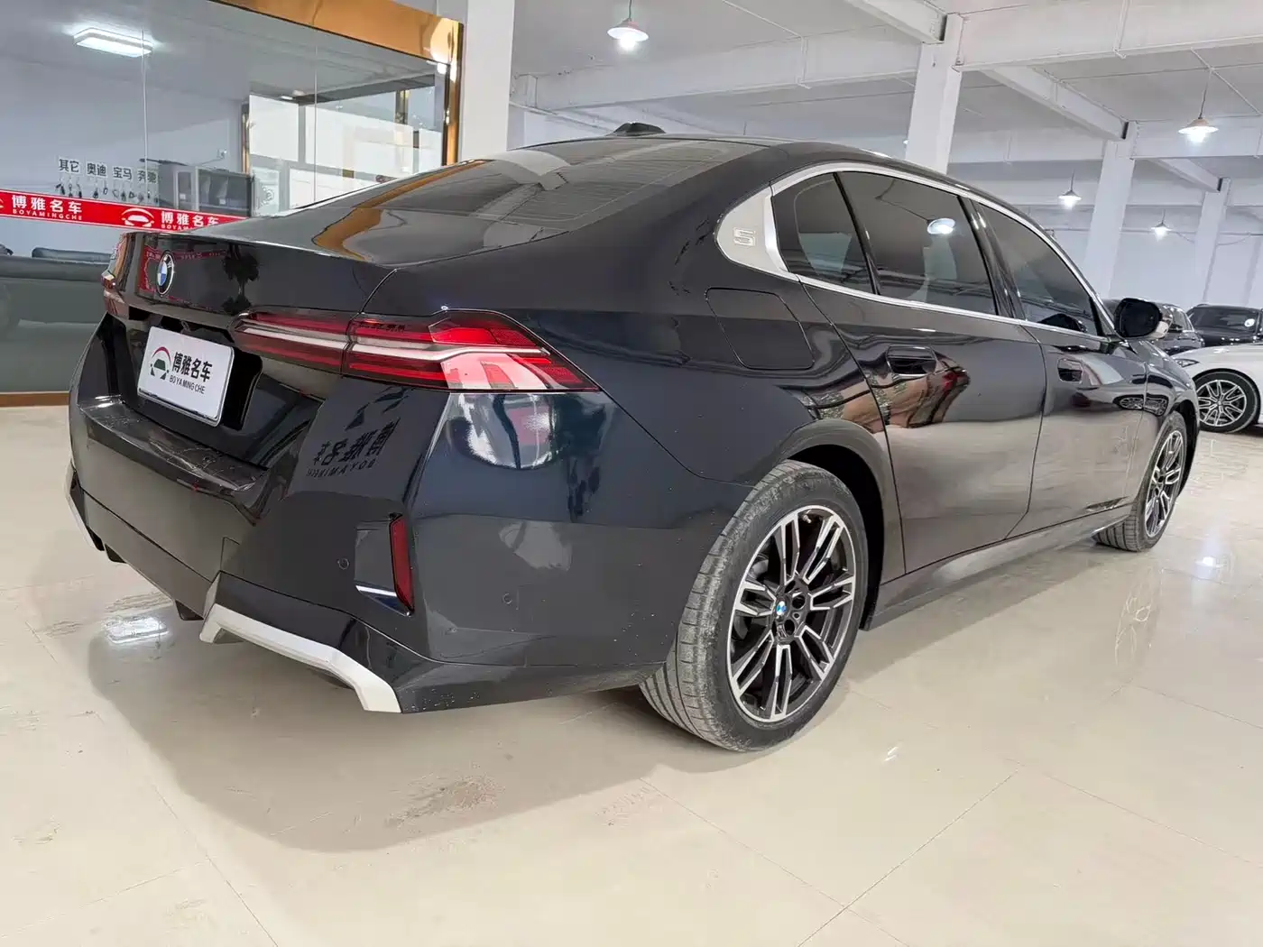 BMW 5 Series 2025 530Li xDrive M Sport Package фото 6