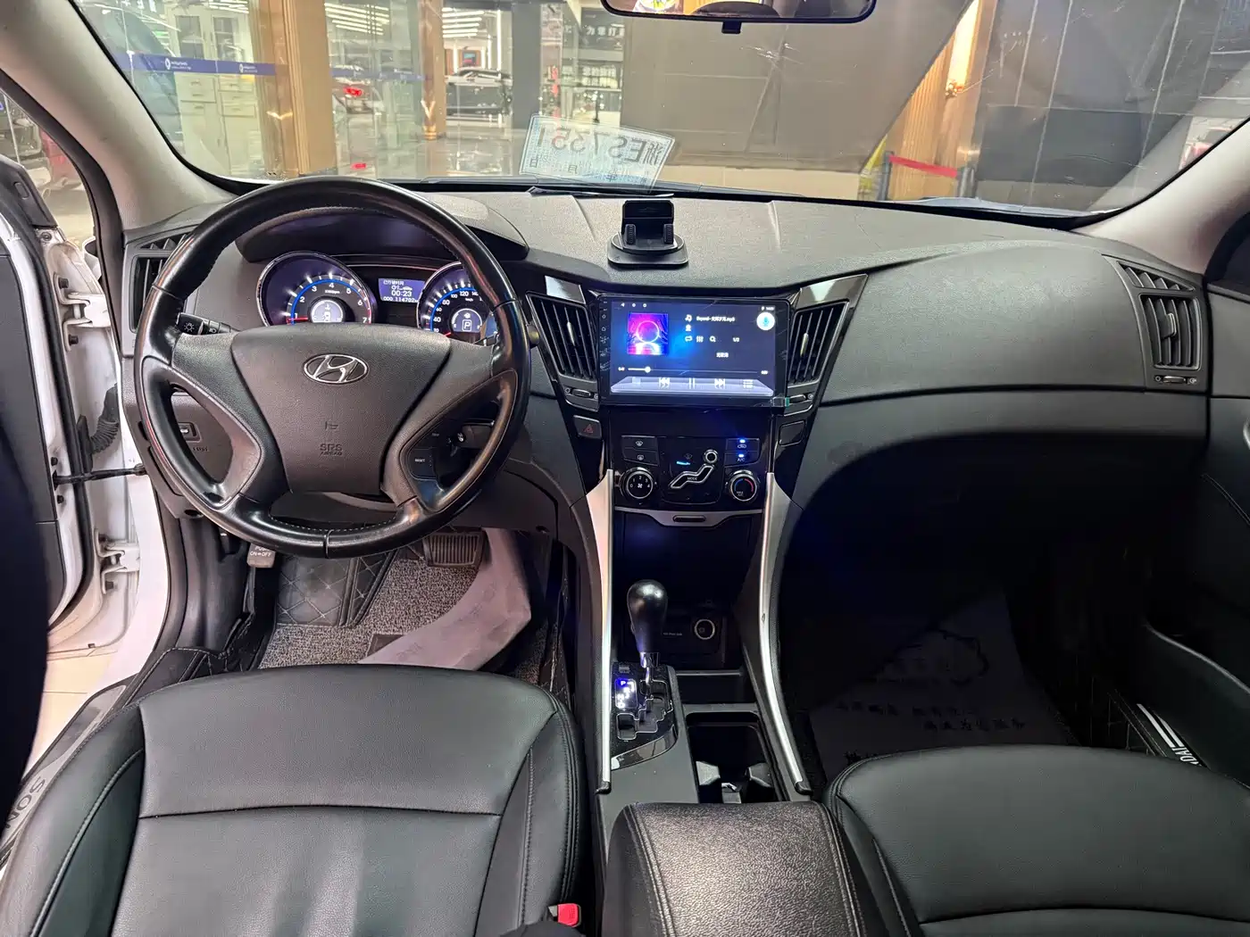 Photo 6 - Hyundai Sonata