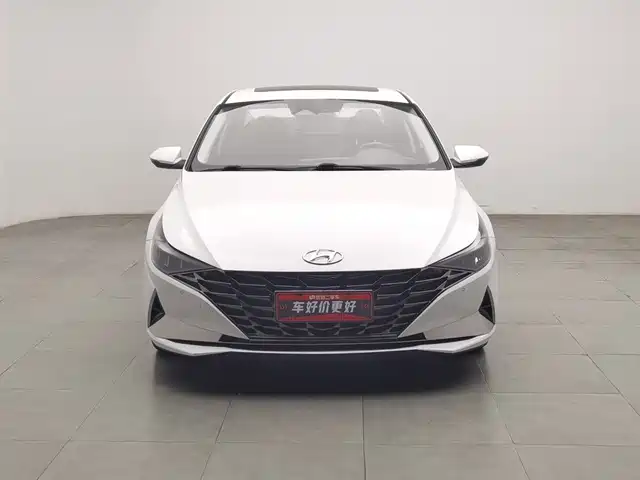 Hyundai Elantra 2022 1.5L CVT LUX Premium Edition — фото 3