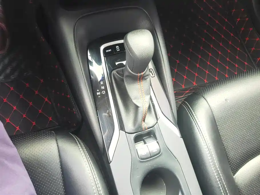 Toyota Corolla 2021 1.2T S-CVT Luxury Edition фото 16