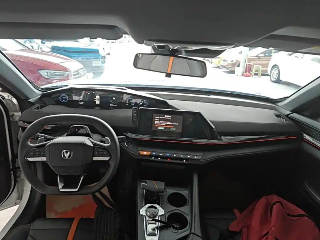 Changan UNI-V 2025 2025 1.5T 500Bar Premium Model