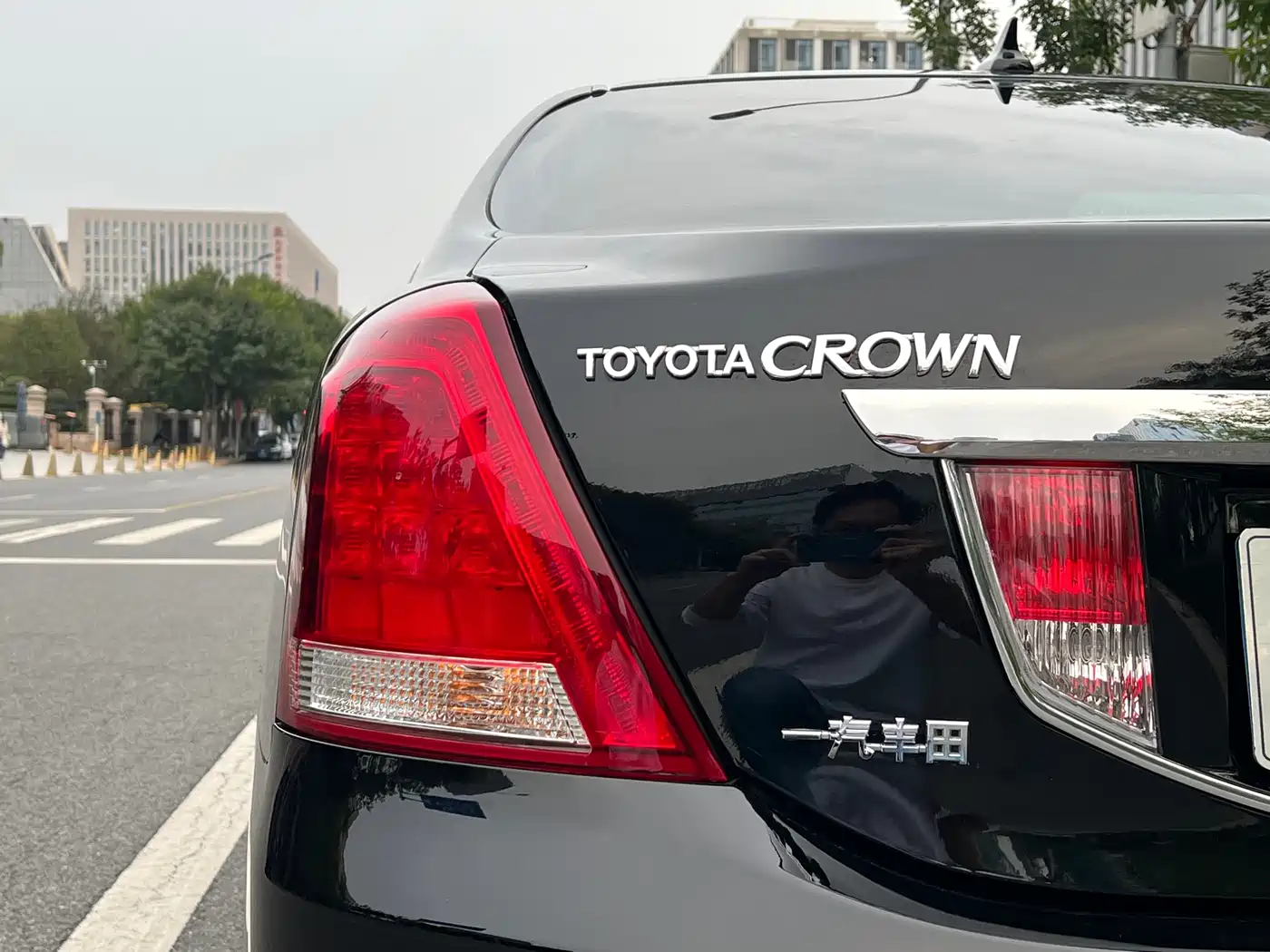 Toyota Crown 2010 2.5L Royal Leather Navigation Edition фото 9