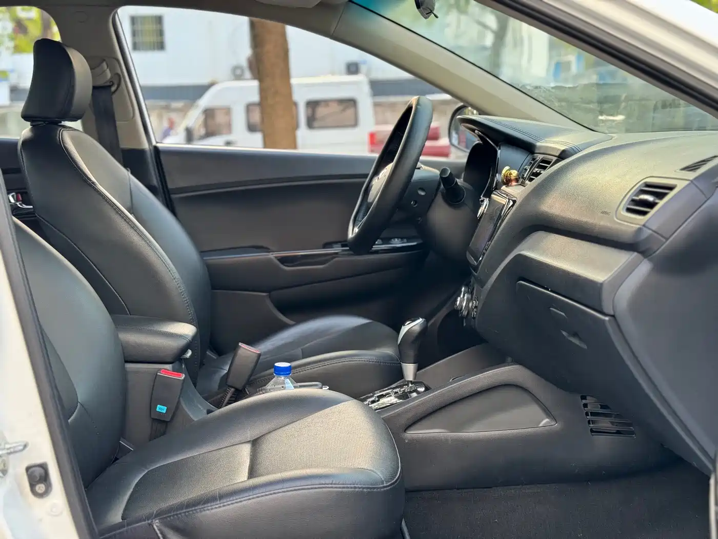 Kia K2 2013 2012 Sedan 1.6L AT Premium ECO Commemorative Edition