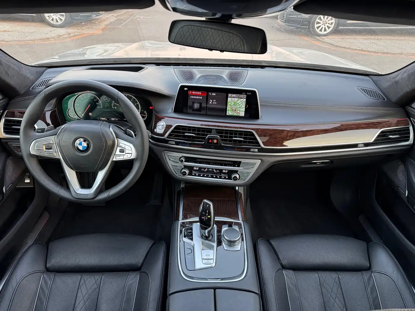 BMW 7 Series 2016 750Li xDrive 4-Seater фото 7
