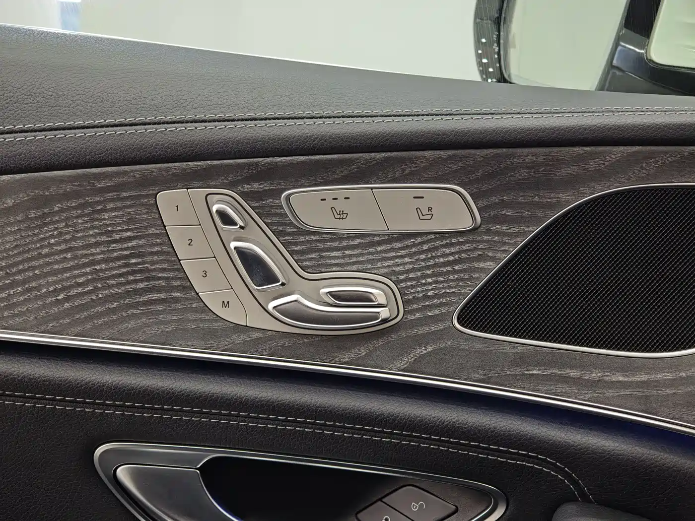 Mercedes-Benz CLS 2018 CLS 300 Dynamic фото 13