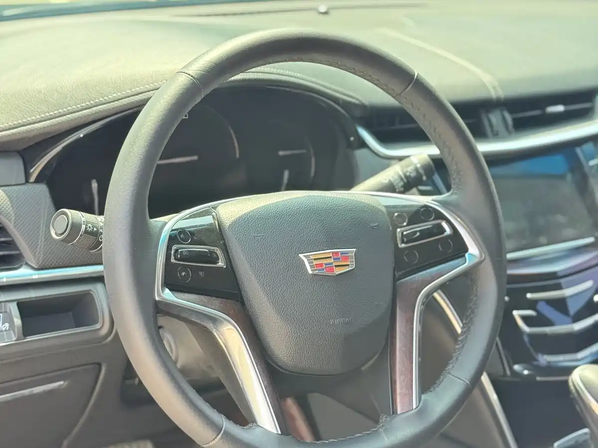 CADILLAC XTS
