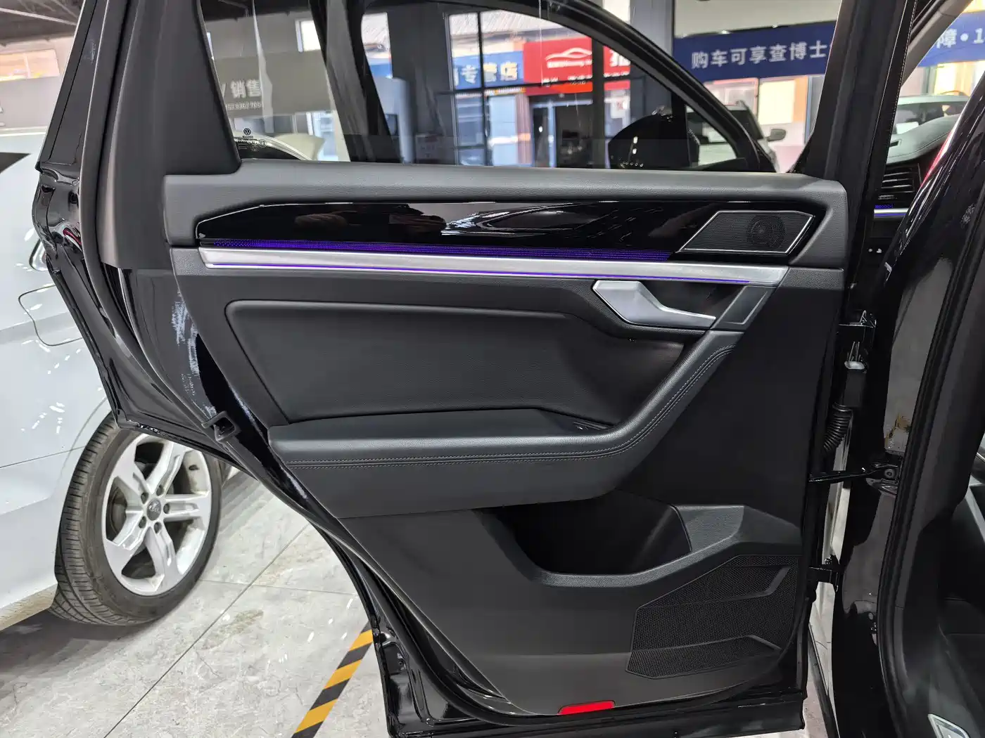 Volkswagen Touareg 2019 3.0TSI Sharp Intelligence Edition China VI фото 8