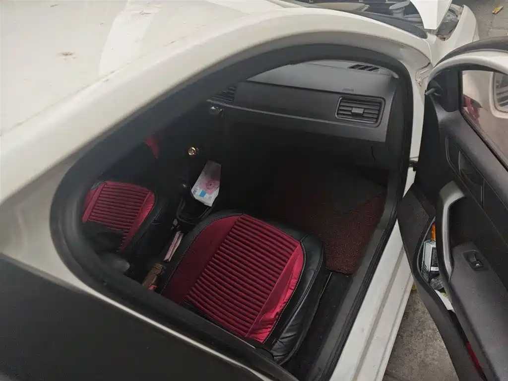 Volkswagen Santana 2015 1.4L Manual Trend Edition фото 20
