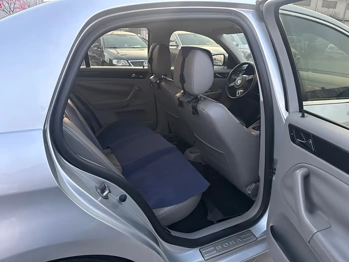 Volkswagen Bora 2011 1.6L Automatic Luxury фото 9