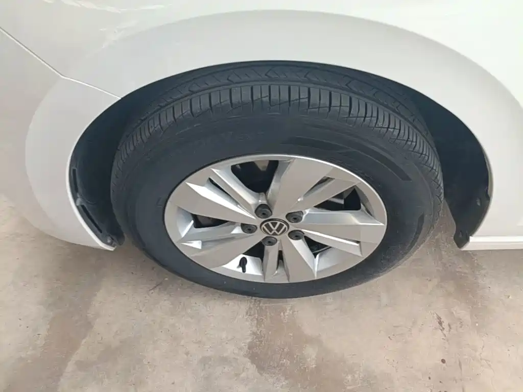 Фото 23 - Volkswagen Polo
