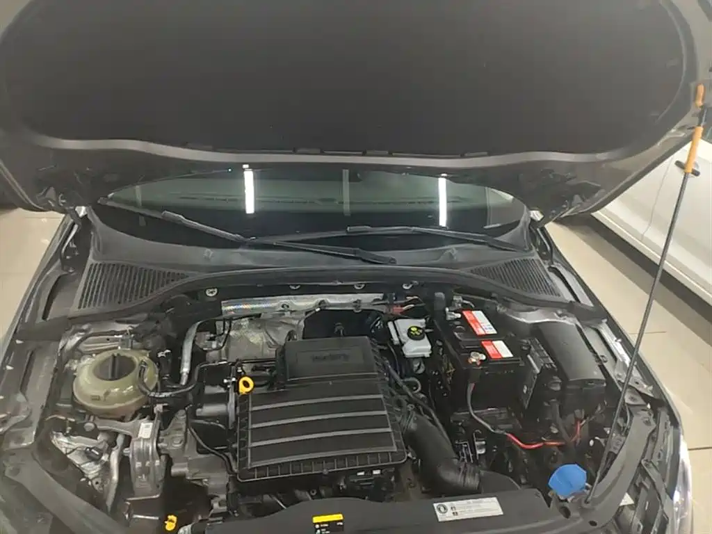 Škoda Octavia 2018 1.6L Automatic Comfort фото 20