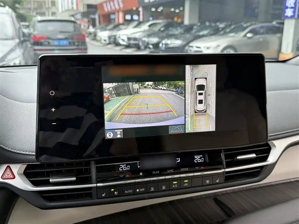 Toyota Sienna 2023 2.5L Hybrid Premium Edition фото 13