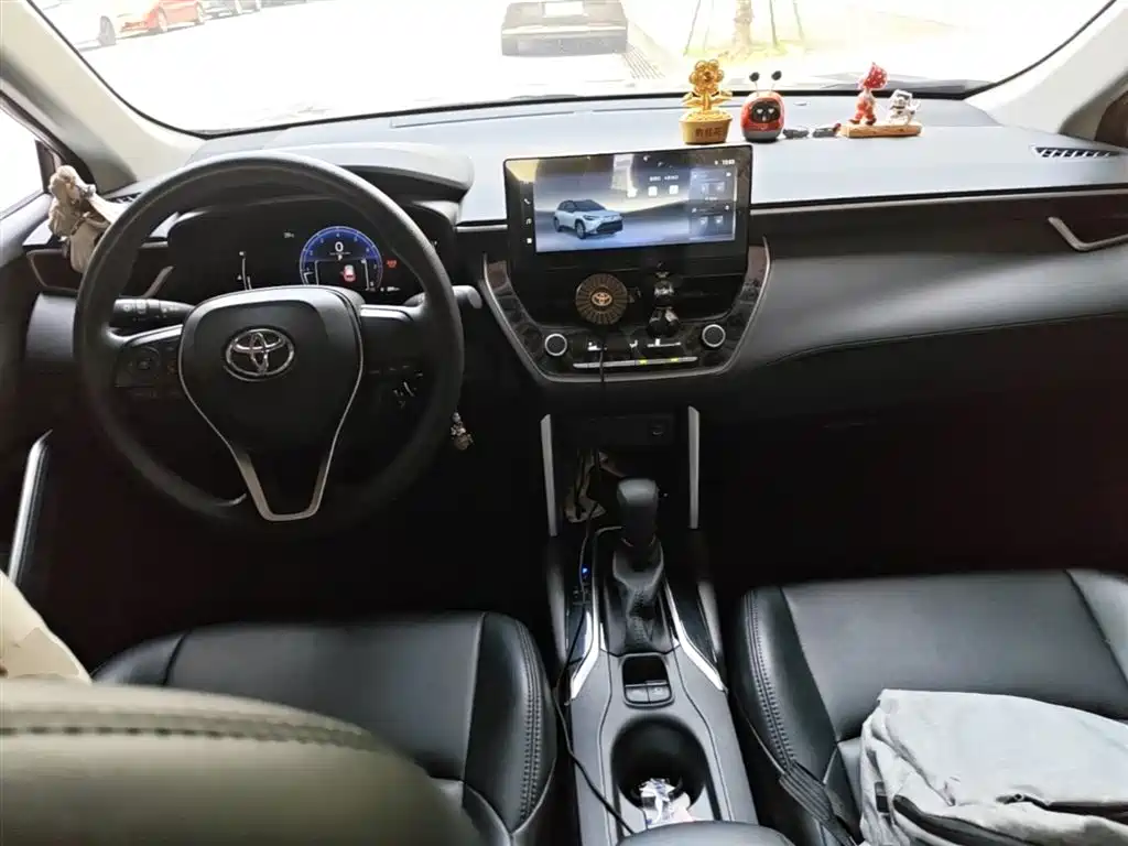 Toyota Frontlander 2023 2.0L CVT Elite Edition фото 13