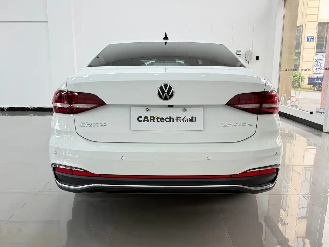 Volkswagen Lavida 2023 1.5L Auto Five Million Edition фото 9