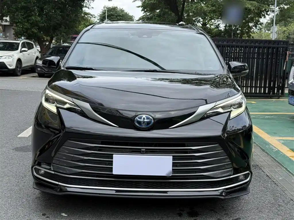 Toyota Sienna 2023 2.5L Hybrid Premium Edition фото 23