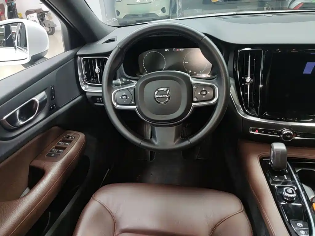 Volvo S60 Plug-in Hybrid 2021 2022 T8 E-AWD Hybrid Intelligent Luxury Edition