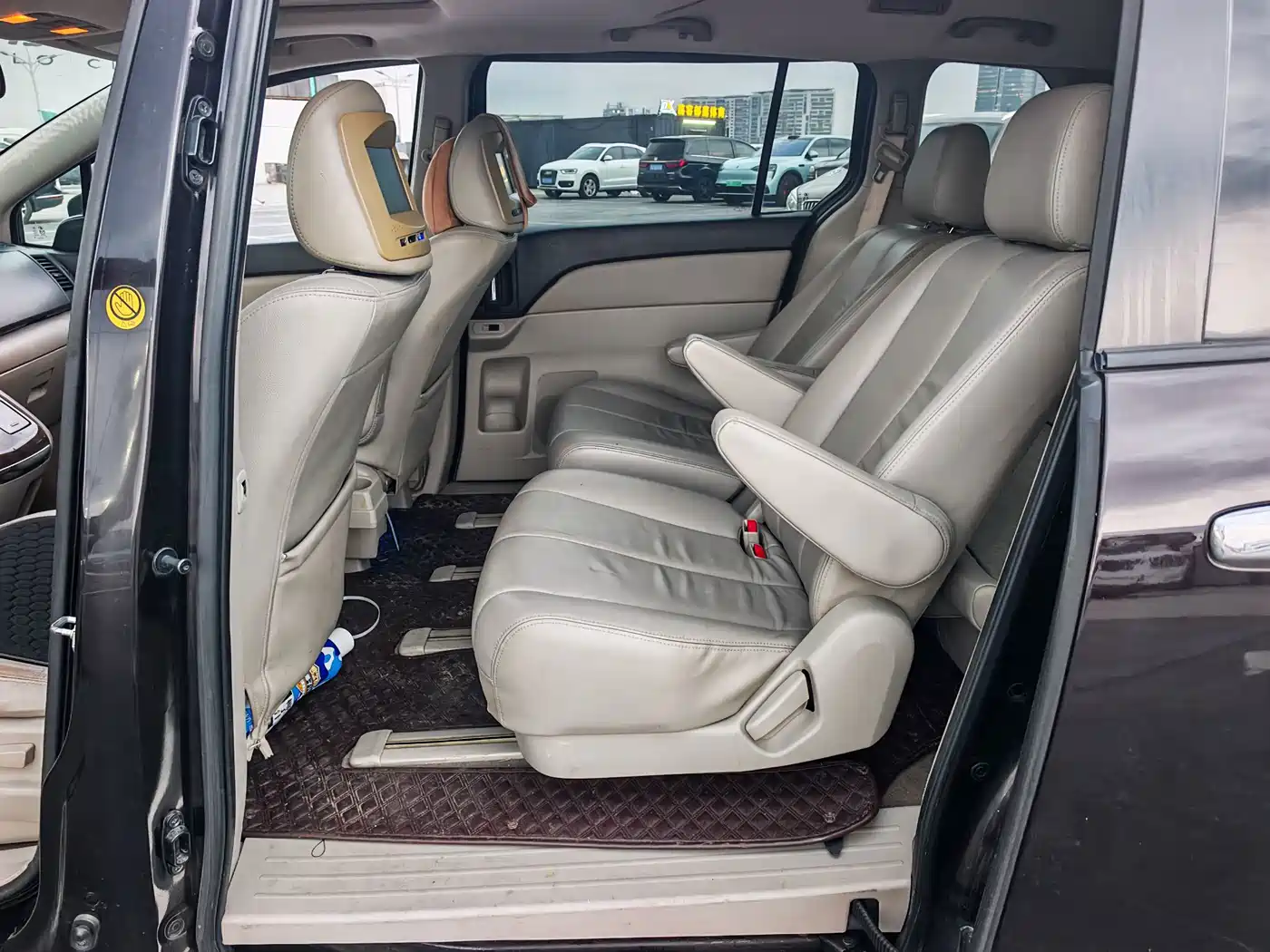 Mazda 8 2014 2013 2.5L Supreme Edition
