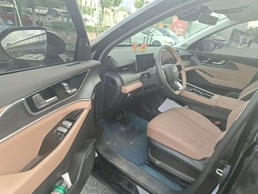 Chery Tiggo 8L 2025 2024 2.0T 2WD Luxury Edition 7-Seater