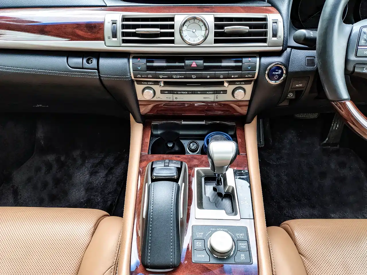 Lexus LS 2016 600hL фото 6