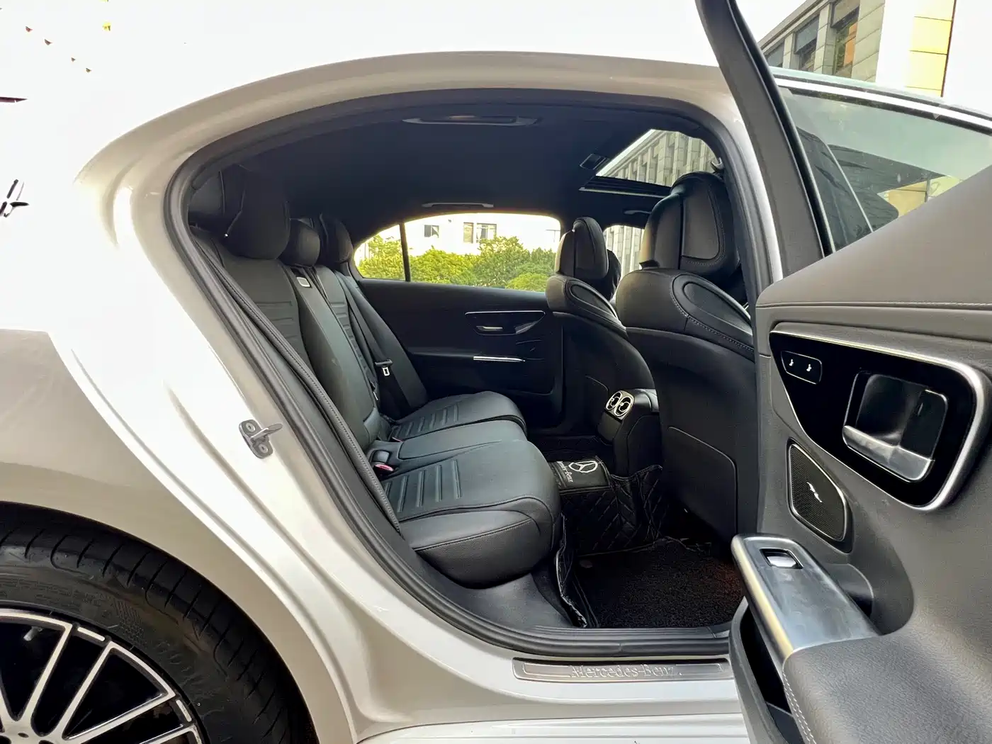 Mercedes-Benz C-Class 2024 Facelift C 200 L Sport фото 18