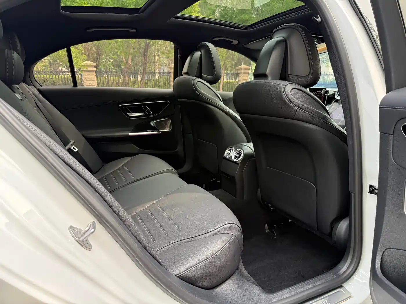 Mercedes-Benz C-Class 2023 Facelift C 260 L Night Sport Edition фото 14