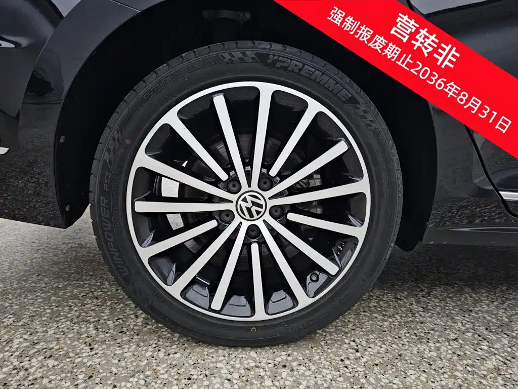 صورة 17 - Volkswagen Passat