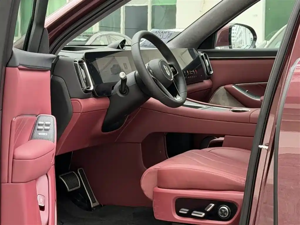 AITO Wenjie AITO M8 2025 Model Extended Range Ultra Edition 53.4kWh 5-Seater фото 4