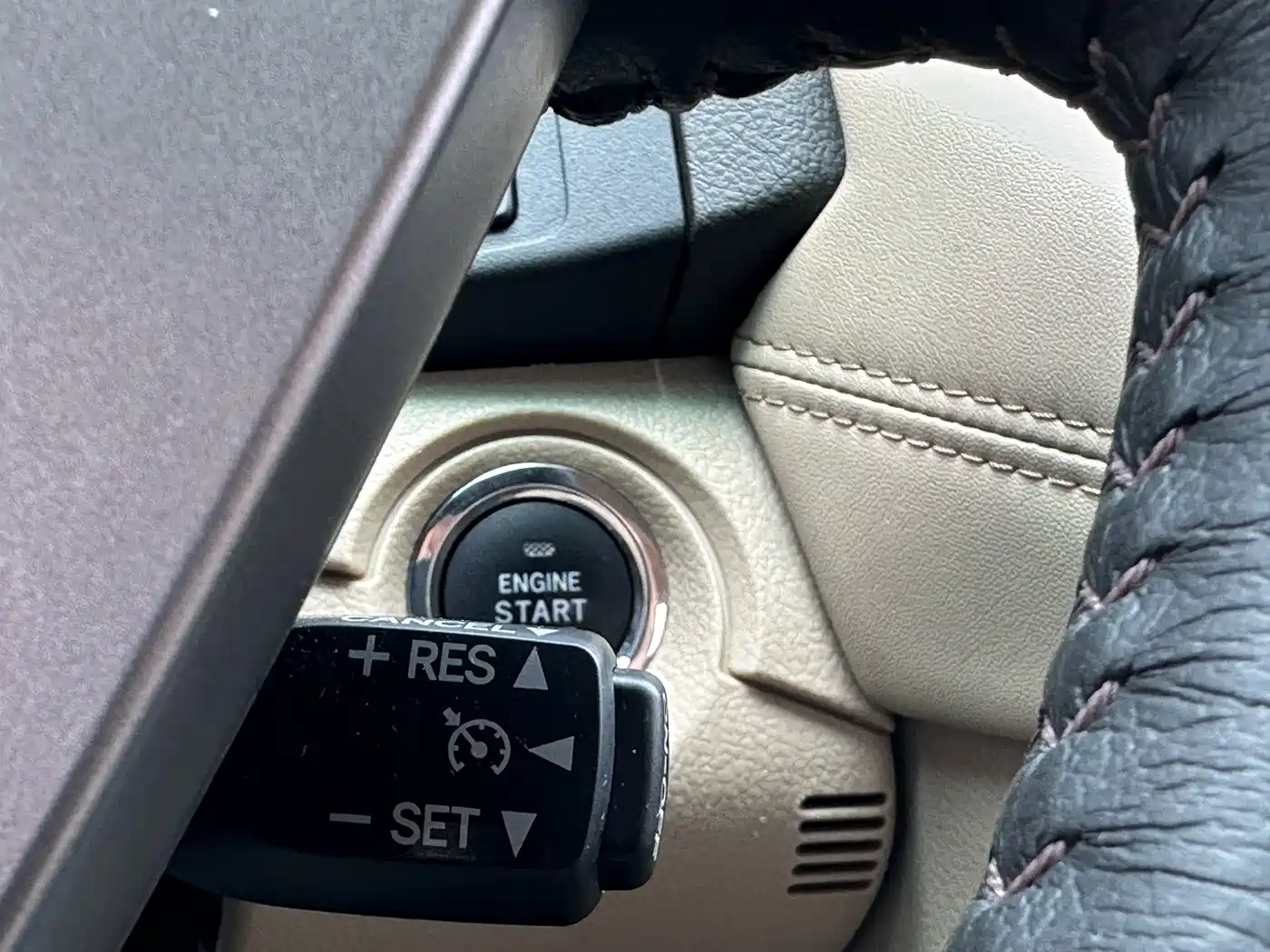 Toyota Crown 2010 2.5L Royal фото 18
