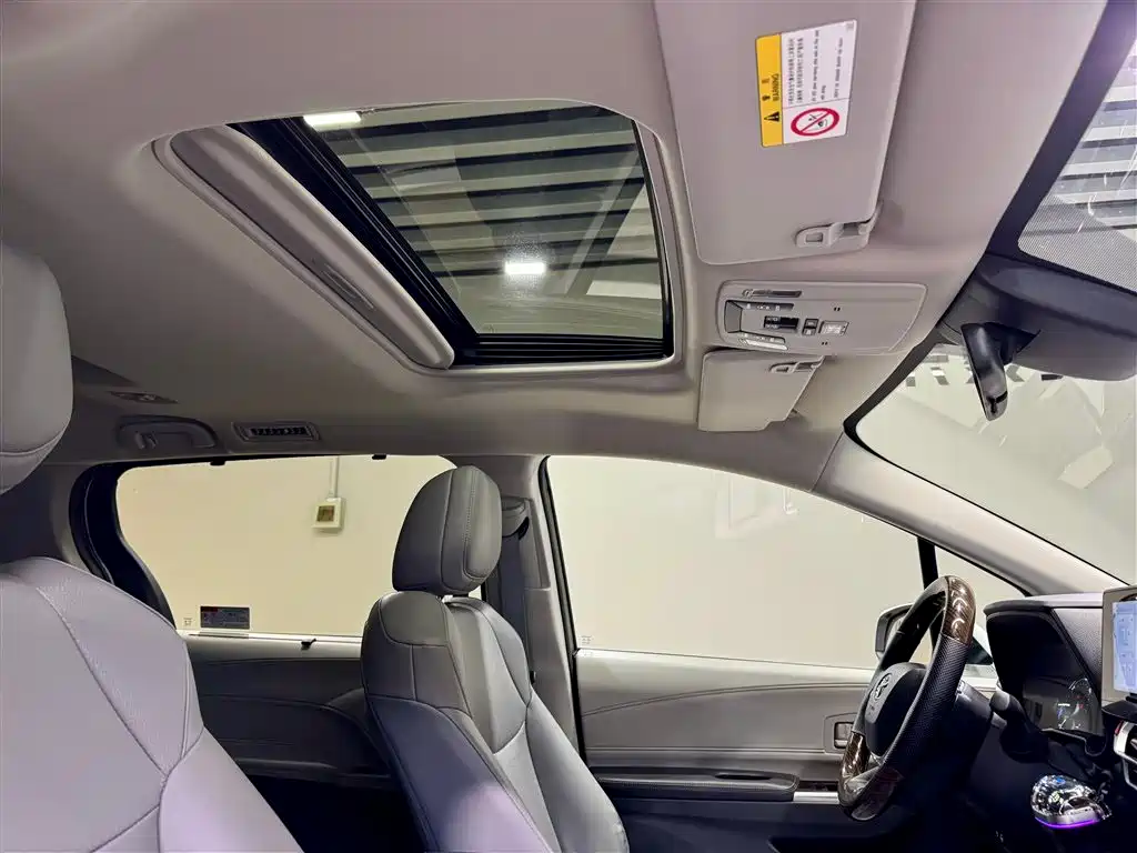 Toyota Granvia 2024 2.5L Hybrid Comfort фото 24