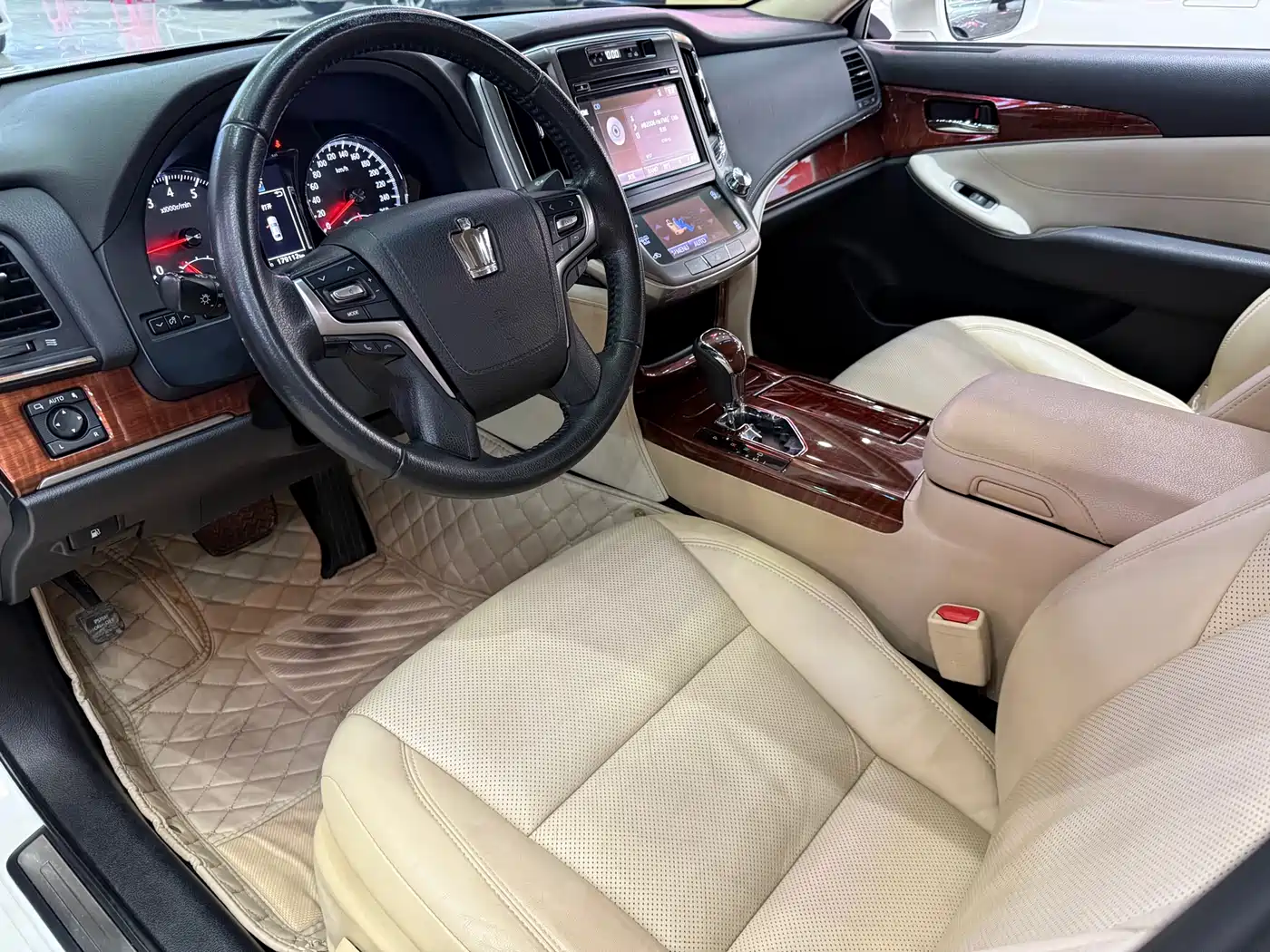 Toyota Crown 2015 2.0T Fashion фото 14