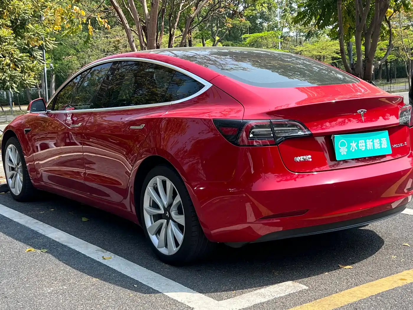 TESLA MODEL 3