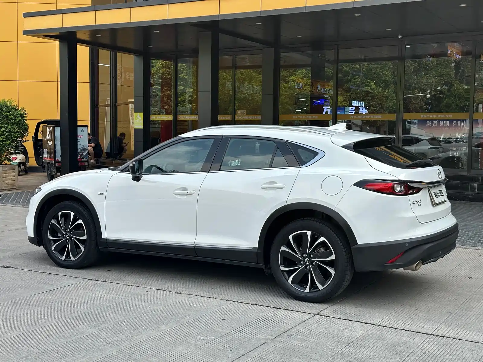 Фото 4 - Mazda CX-4