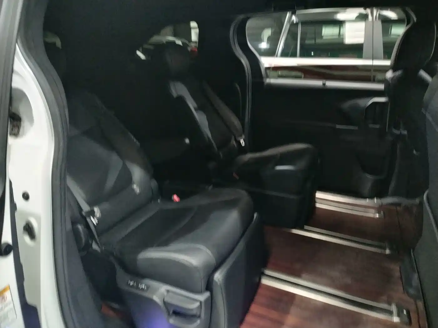 Toyota Sienna 2021 2.5L Hybrid Premium Edition фото 6