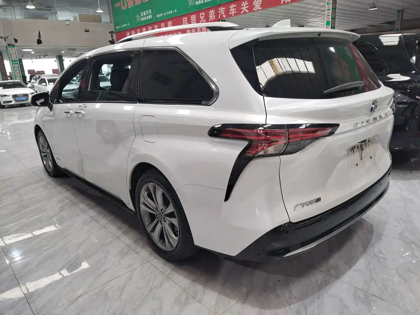 Toyota Sienna 2021 2.5L Hybrid Premium Edition фото 14