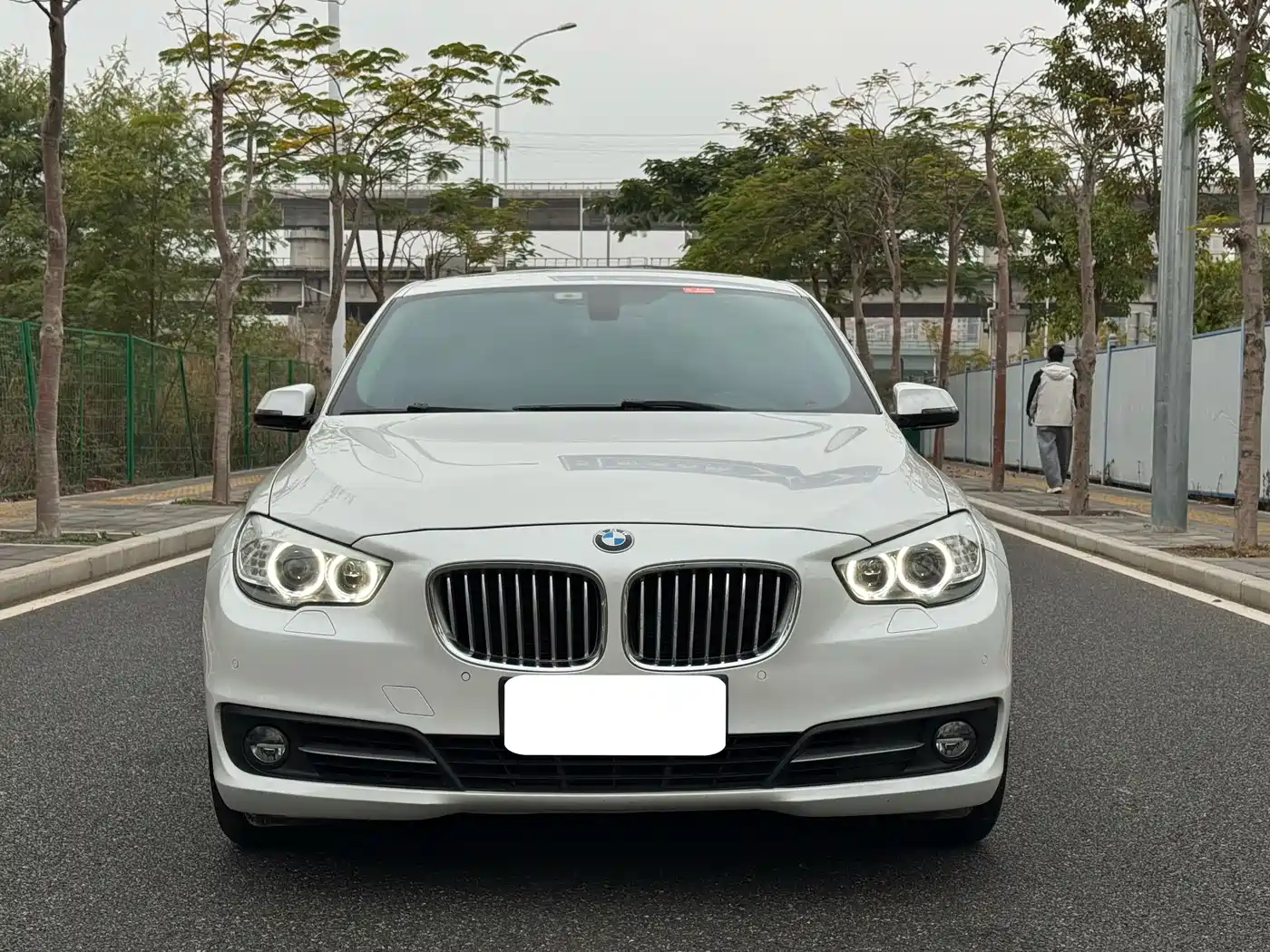 BMW 5 Series GT 2014 528i Leading фото 2