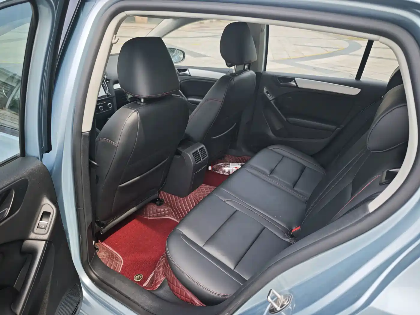 Фото 10 - Volkswagen Golf